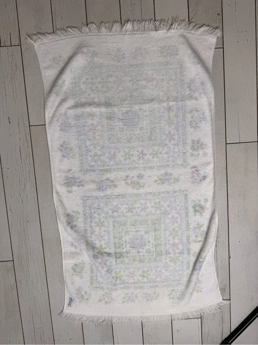 Vintage FieldCrest Towel Flower Power, Blue, Greens, And Purple Fringe 23.5”x40